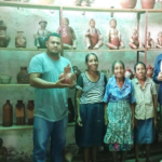 Mujeres artesanas transforman tierra en arte en la Comunidad Loma Panda