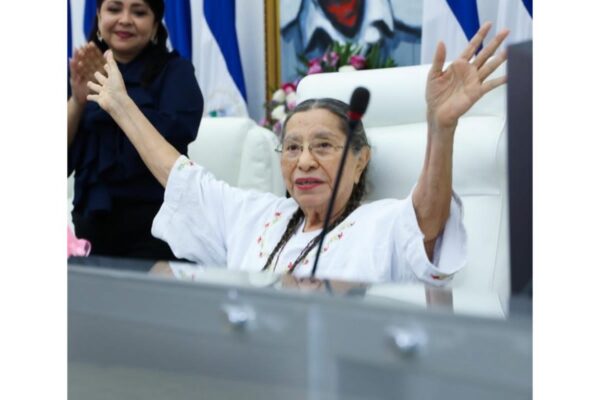 GLADYS AQUÍ Y ALLÁ !