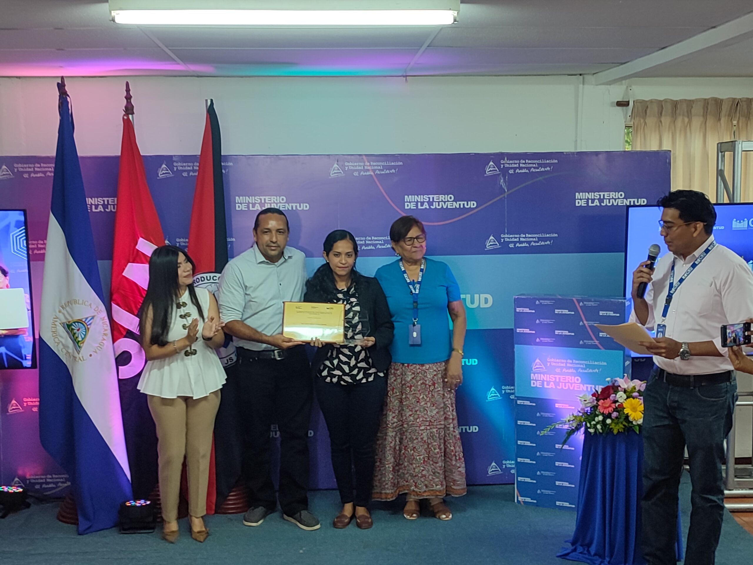Premian a los mejores investigadores juveniles de Nicaragua