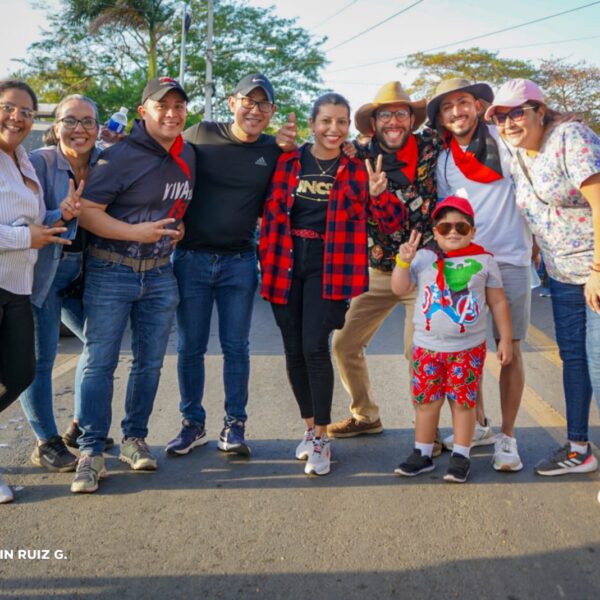 Foto de Caminata 45 aniversario de la Gran Cruzada Nacional de Alfabetización