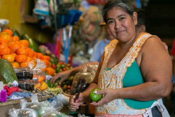 Editorial de Detalles del Momento: «La Mujer Constructora del Mundo»