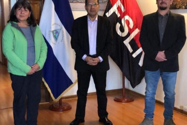 Embajada de Nicaragua en Chile recibe visita de Macarena Vinnett y Víctor Pino