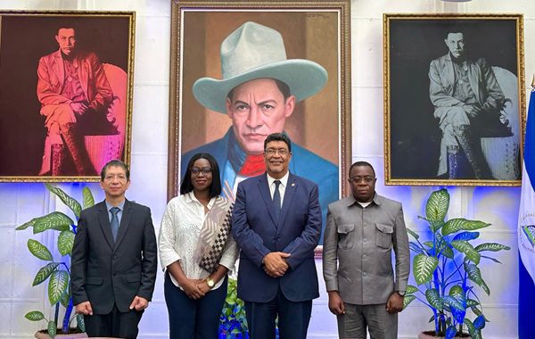 Canciller Valdrack Jaentschke recibe delegación de la Embajada de Ghana