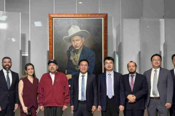 CoPresidente Daniel Ortega se reúne con el Presidente de HUAWEI para América Latina