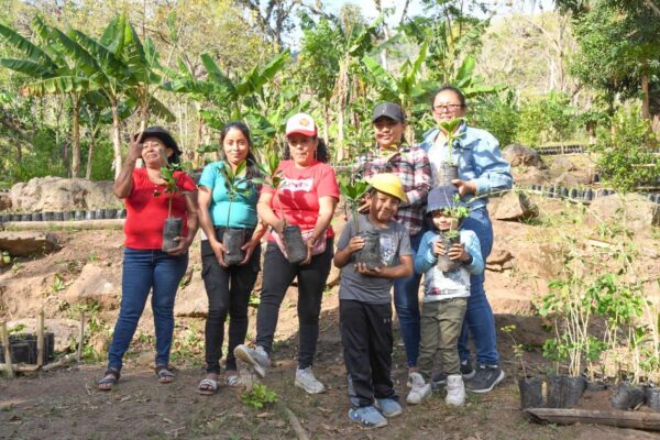 MARENA acompaña a cooperativa agrícola Danilo González en esfuerzo por la producción sostenible