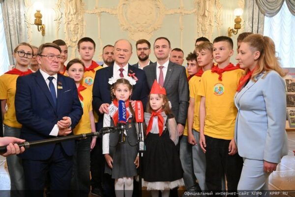 Celebran 103 años de los Pioneros del Partido Comunista Ruso con participación nicaragüense