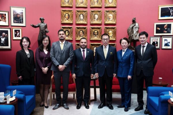 Embajada de Nicaragua fortalece lazos culturales con el Centro Nacional de las Artes Escénicas de China