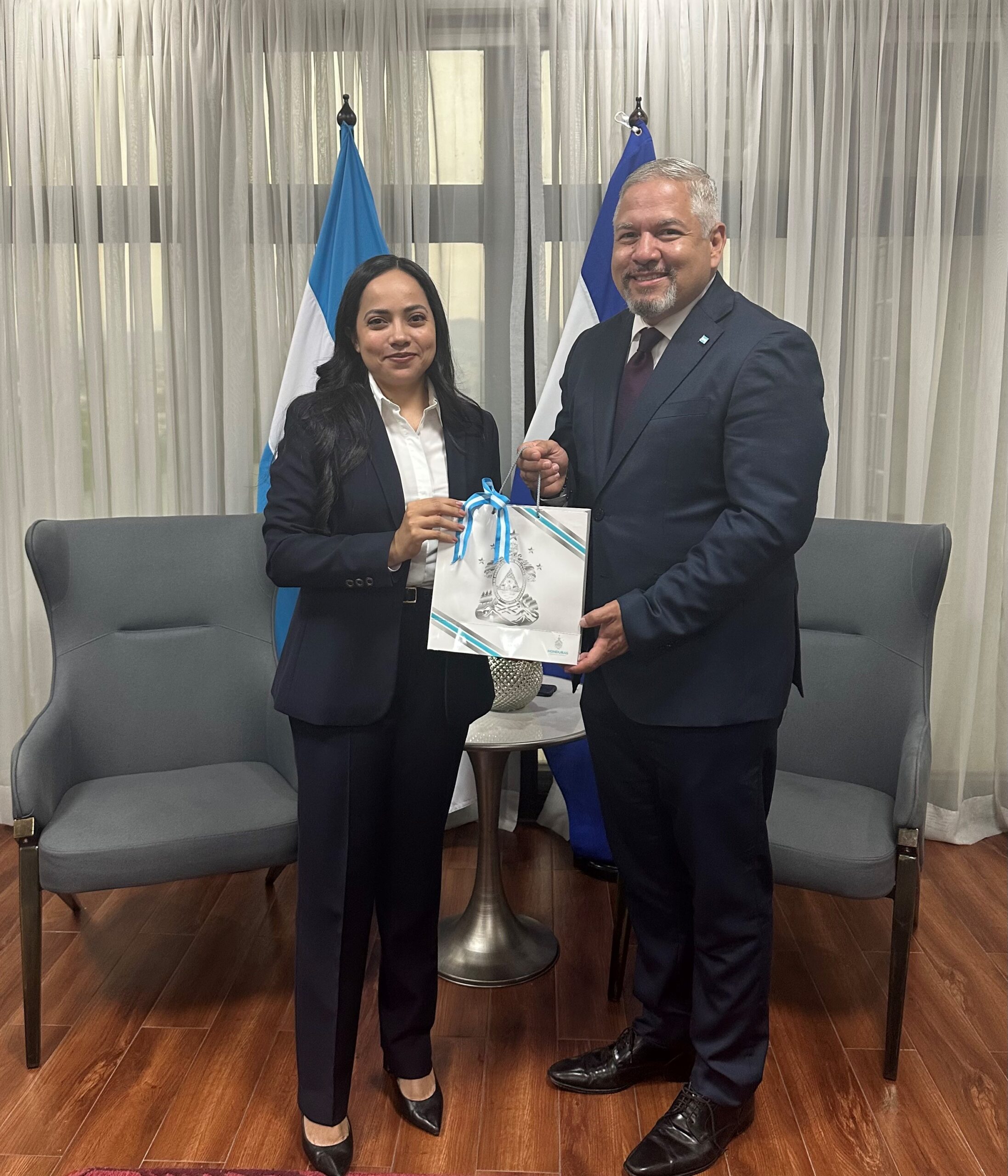 Presentamos Cartas Estilo en Honduras