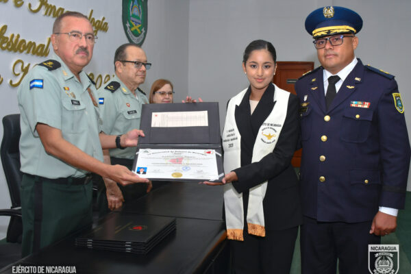 Ejército gradúa a 55 nuevos profesionales de la salud