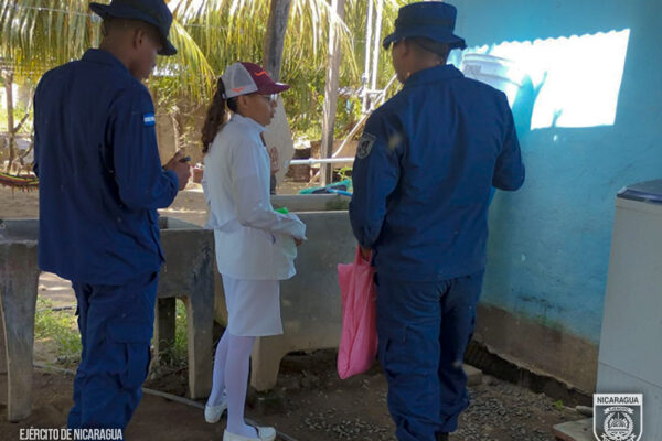 Fuerza Naval y MINSA abatizan 75 casas en El Menco