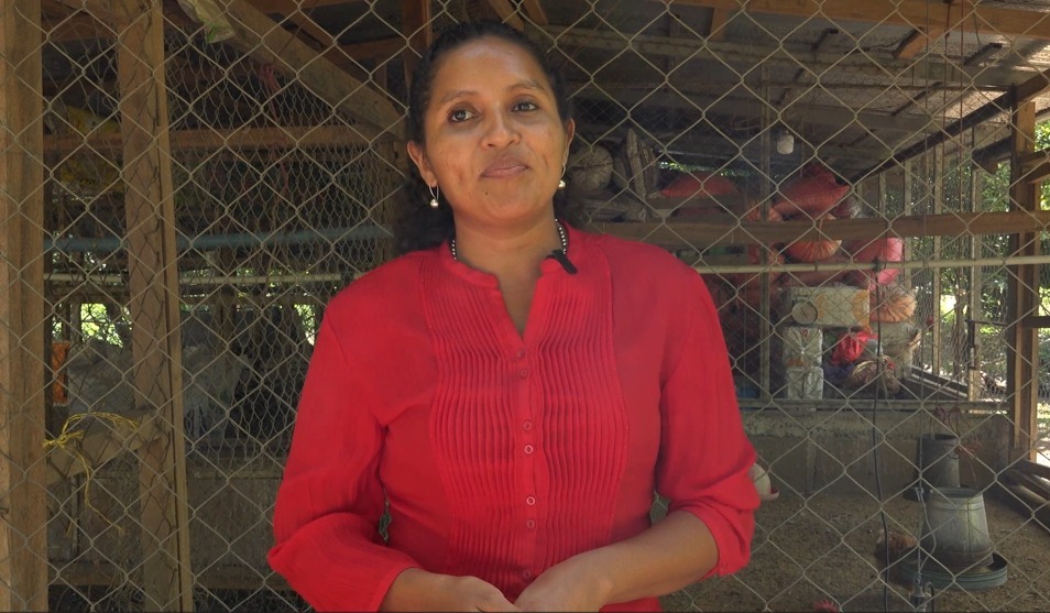 Con amor y esfuerzo, Karina Aragón transforma su vida desde el corral