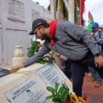 Rinden homenaje con flores al Comandante Ricardo Morales Avilés en su 86 natalicio