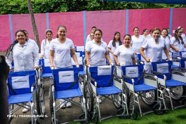 Nuevas sillas de ruedas permitirán atención más ágil y segura a pacientes