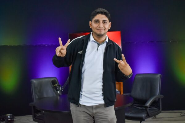 Yeril González, el profe nicaragüense más famoso del TikTok