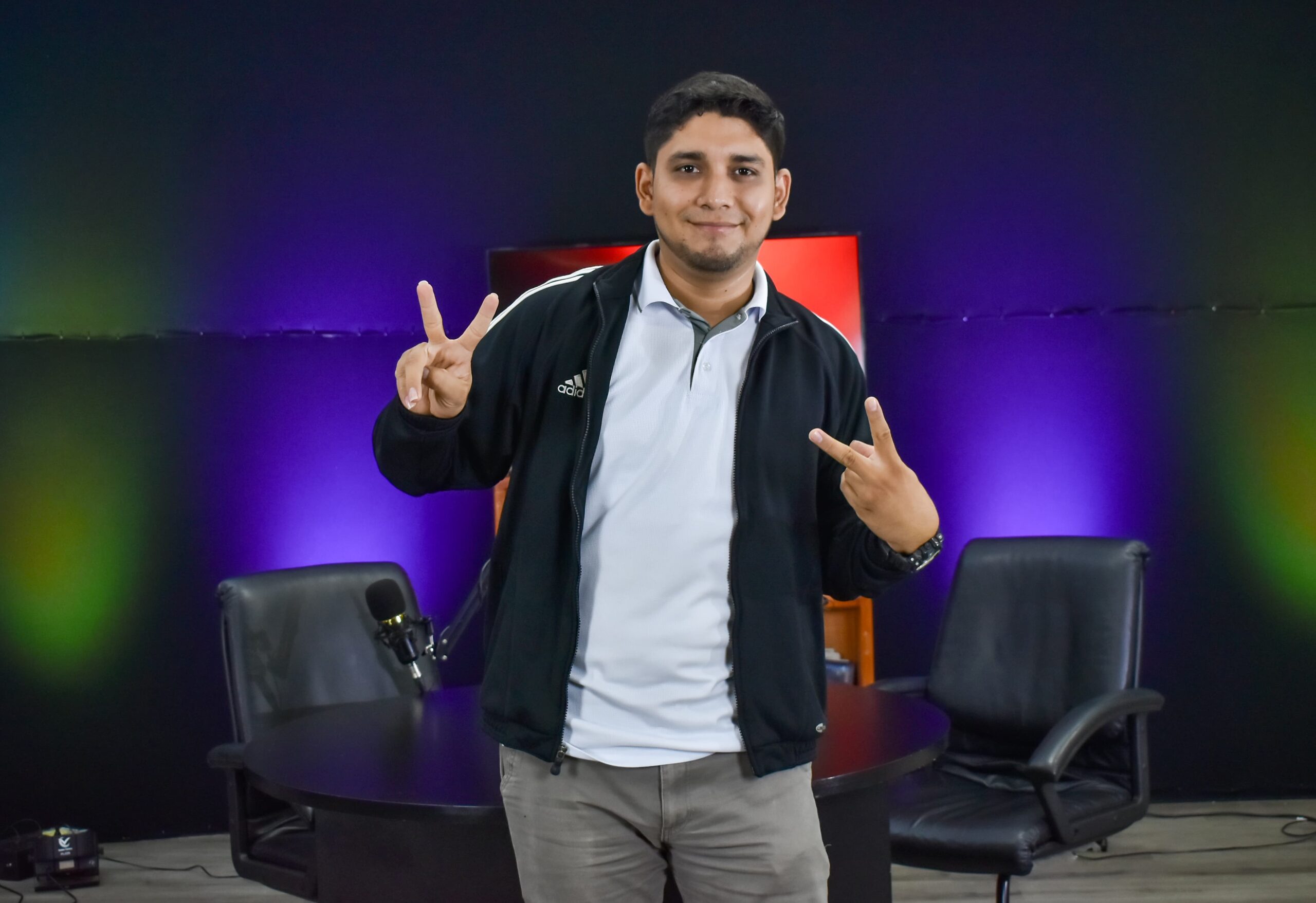 Yeril González, el profe nicaragüense más famoso del TikTok