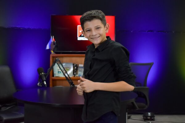 Darwin, el niño que transforma la timidez en sabiduría y amor por Nicaragua