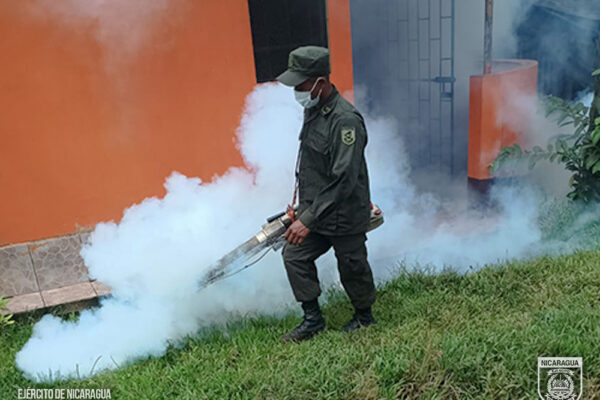 Ejército apoya jornada contra el dengue en Nueva Guinea