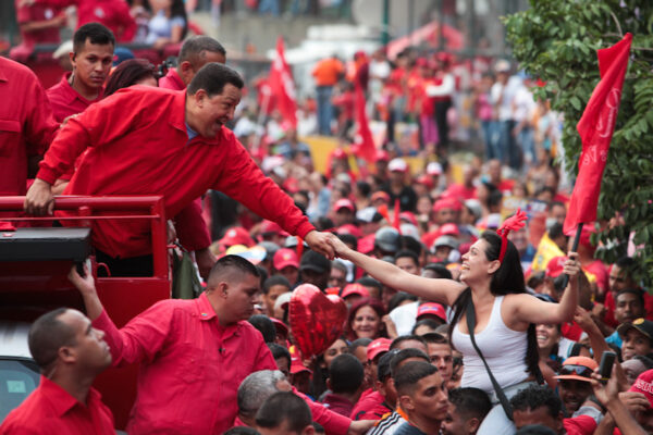 Chávez: Corazón de los pueblos, llama eterna de la revolución