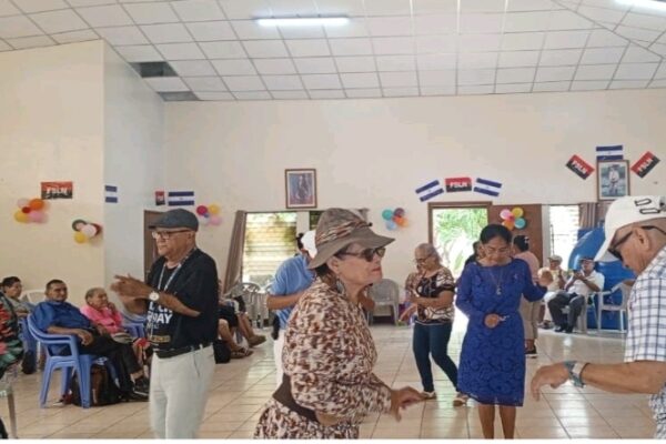 Con Cariño y Gratitud: Celebramos a nuestros abuelos