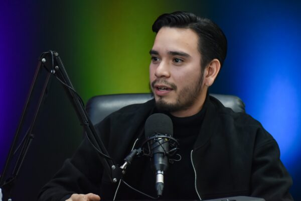 Rojinegro: El emprendimiento juvenil que viste la historia de Nicaragua