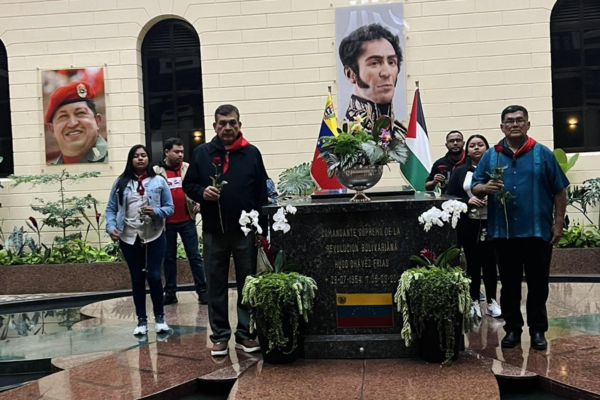 Delegación nicaragüense rinde tributo al Cmdte. Chávez