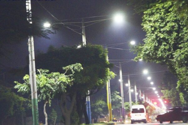 Nuevos proyectos de energía y alumbrado público garantizan seguridad y bienestar a miles de familias