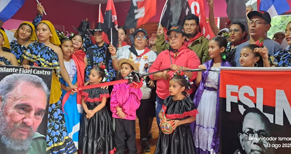 Carazo celebra con actividades culturales y entrega de flores el natalicio de los Comandantes Tomás Borge y Fidel Castro