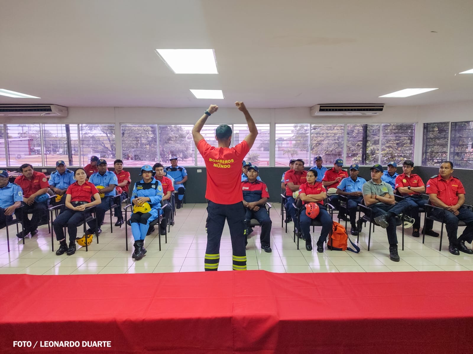 Bomberos de Nicaragua reciben capacitación internacional en rescate vertical