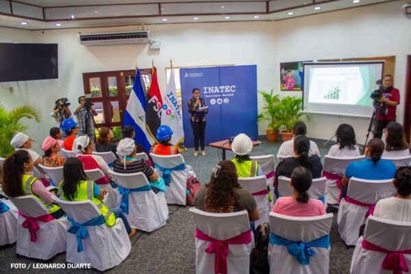 Mujeres rompen esquemas en carreras no tradicionales