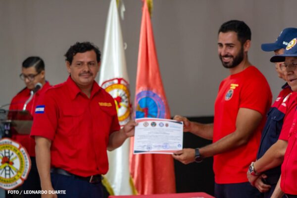 Héroes en formación: bomberos concluyen curso de rescate vertical