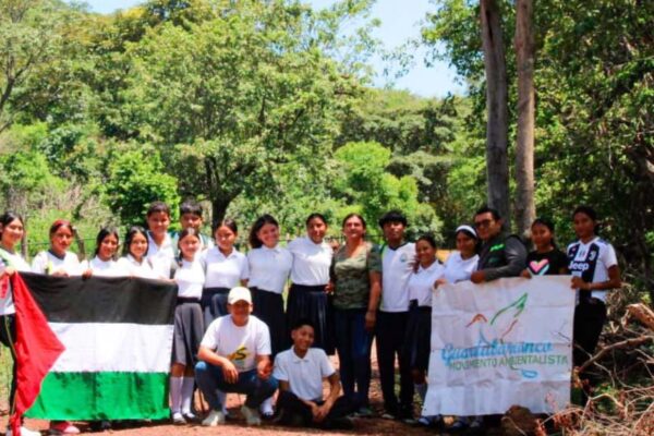 Jóvenes ambientalistas y MARENA fortalecen la conservación con liberación de iguanas