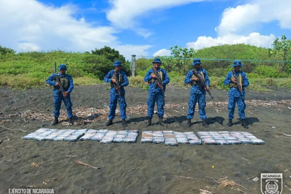 Ejército de Nicaragua incauta 102 tacos de cocaína en León