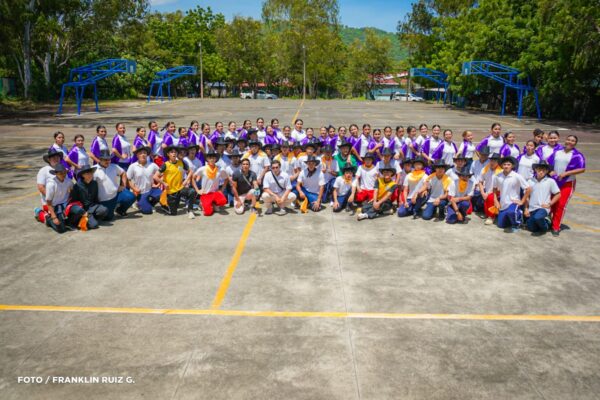 MINED celebra la fiestas patrias con presentación cultural