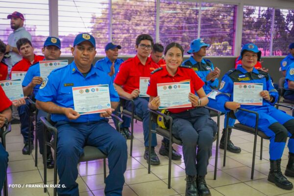 Escuela de Benemérito Cuerpo de Bomberos finaliza curso de rescate en alturas y profundidades