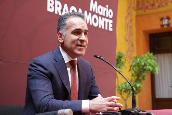 Copresidenta Rosario comparte reflexión geopolítica del analista mexicano Mario Bracamonte