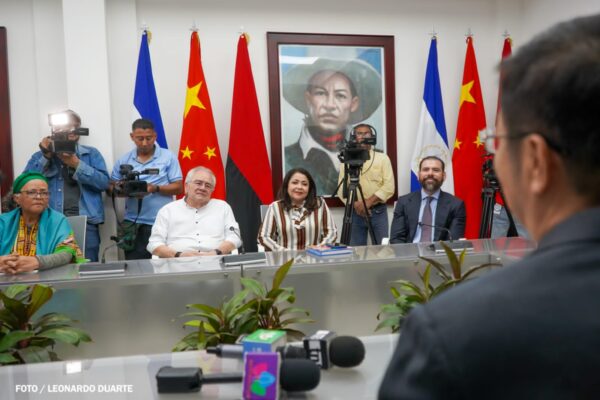 Asamblea Nacional sostiene encuentro con embajador chino