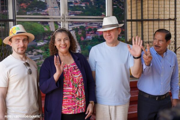 Alcaldía de Managua y MTI sostienen encuentro con escultor y arquitecto rusos