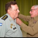 Las Fuerzas Armadas Revolucionarias de Cuba condecoran al Comandante en Jefe del Ejército de Nicaragua