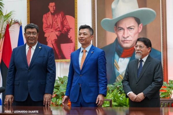 Co-Cancilleres de Nicaragua reciben visita de cortesía del Embajador de la República Popular China