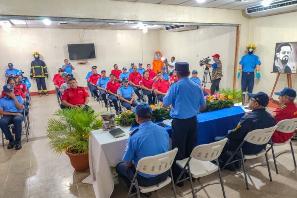 Bomberos Unidos inician capacitación para fortalecer respuesta en emergencias