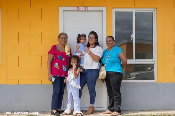 Sueños cumplidos: 300 hogares entregados con apoyo de China