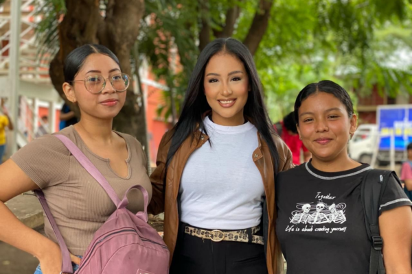 Galería de fotos en la Entrega de Becas de la UNP