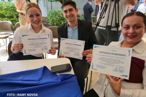 Ministerio de la Juventud reconoce a 40 jóvenes protagonistas por su aporte académico