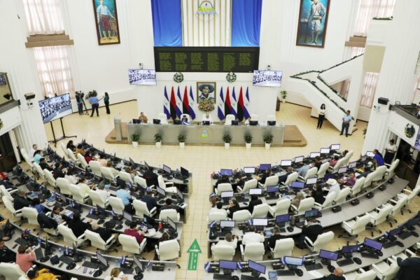 Asamblea Nacional ratifica renuncia de Marvin Aguilar y nombra a María Elsa Frixione magistrada de la CSJ