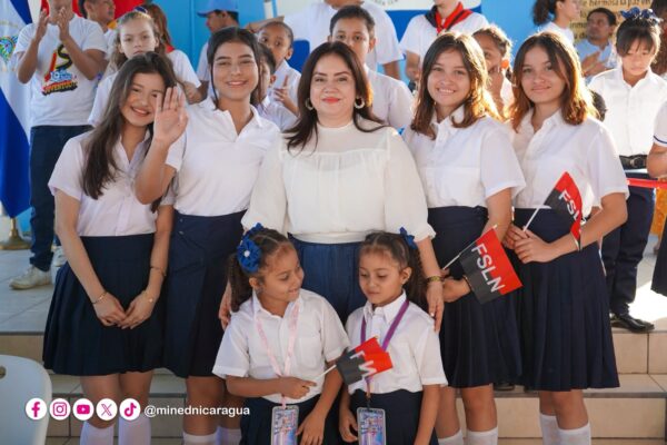 Más de 1.8 millones de estudiantes regresan a clases en el ciclo escolar 2026