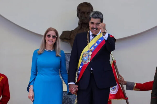 Rusia llama a EE. UU. a liberar al presidente venezolano Nicolás Maduro y a su esposa