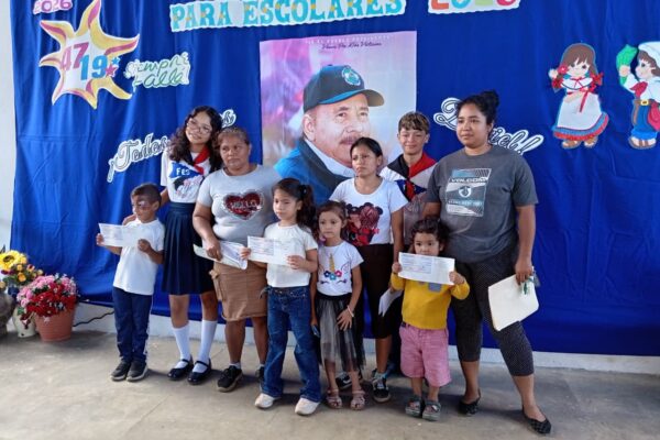 «Es una bendición y una gran ayuda”: madres agradecen bono escolar previo al inicio de clases