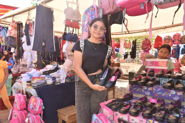 Todo listo para volver a clases: feria escolar del Iván Montenegro ofrece combos, descuentos y precios solidarios