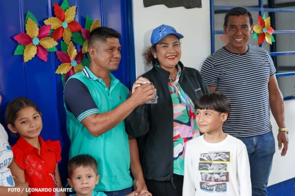 Alegría compartida: Gobierno Sandinista entrega vivienda digna a familia afectada por incendio