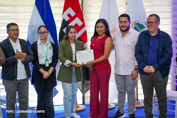 De la idea al lente: jóvenes culminan curso digital en Managua